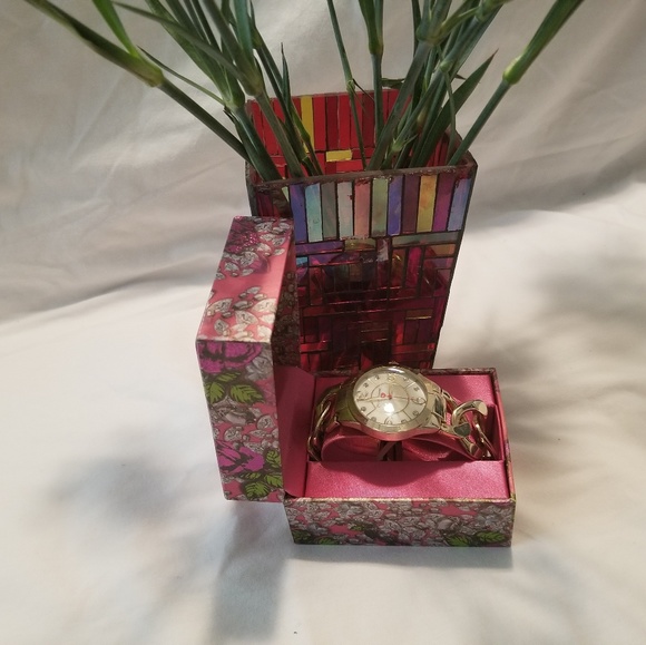 Betsy Johnson Link Bracelet Watch - Picture 4 of 6